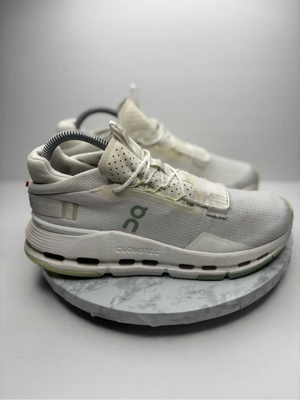 Size 8- On Cloudnova 2 casual sneakers feature light green
